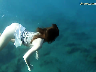 تحت الماء